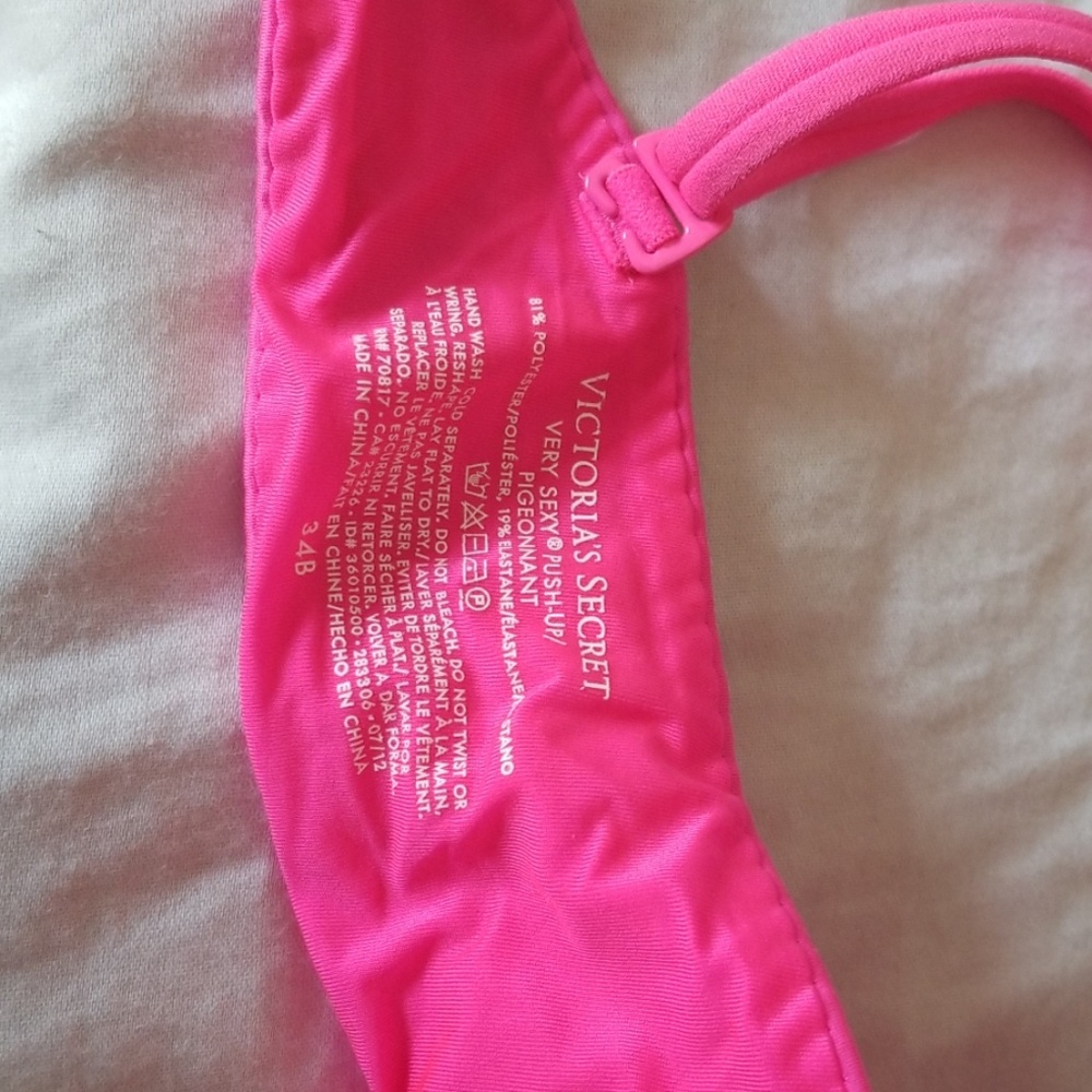 Victoria Secret - Picture 2 of 2